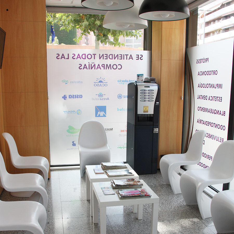 instalaciones Clinica Dental Ocampo sala de estar