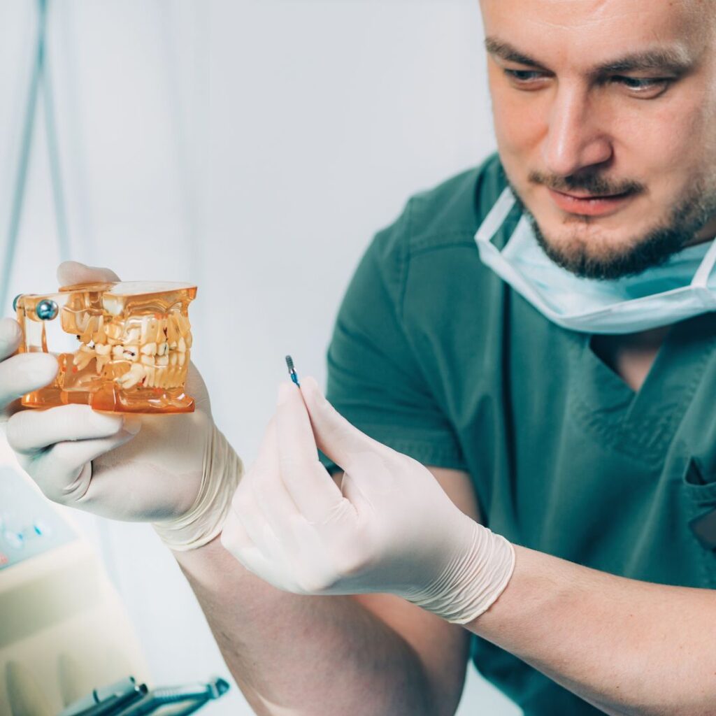 Mantenimiento de implantes dentales: cómo cuidar tu sonrisa